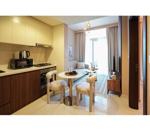 Interior - KeyRock Living: Stylish 1BR w/ Pool Access (Dubai)