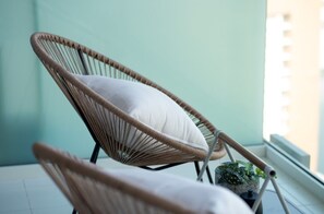 Property grounds - KeyRock Living: Stylish 1BR w/ Pool Access (Dubai)