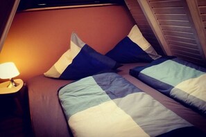 3 bedrooms, internet, bed sheets