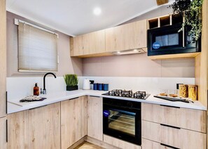 Kühlschrank, Ofen, Herdplatte, Toaster