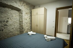 Travel cot, free WiFi - Apartments Stone House Murter - Two Bedroom Apartment with Balcony (Murter)