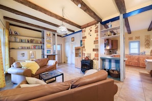 Télévision, cheminée