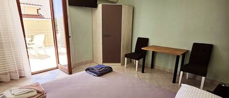 Iron/ironing board, free WiFi