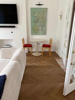 Apartment, 1 Bedroom, Smoking, Balcony | Living room - Bright Flat Near Little Venice, Charming & Central (London)