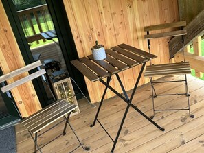 Outdoor dining - Dyke love - Modern apartment on the Hundegutshof, ideal for a vacation with your dog (Krummendeich)
