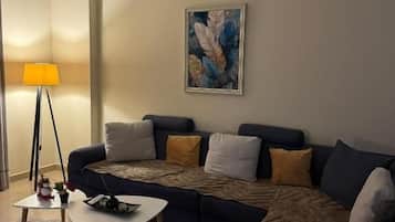 Apartment, Balcony, City View | Living area