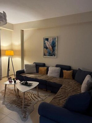 Apartment, Balcony, City View | Living area