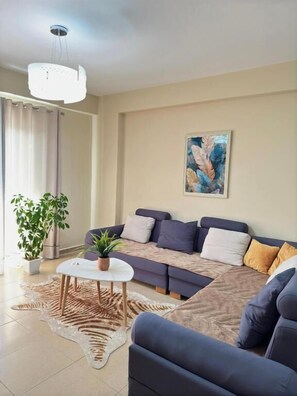 Apartment, Balcony, City View | Living room