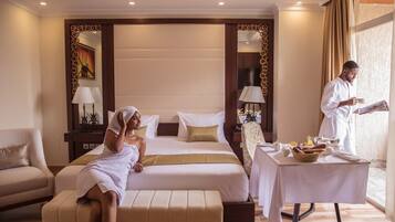 Habitación Deluxe doble, balcón, vistas a la ciudad | Caja fuerte, sistema de insonorización, wifi gratis