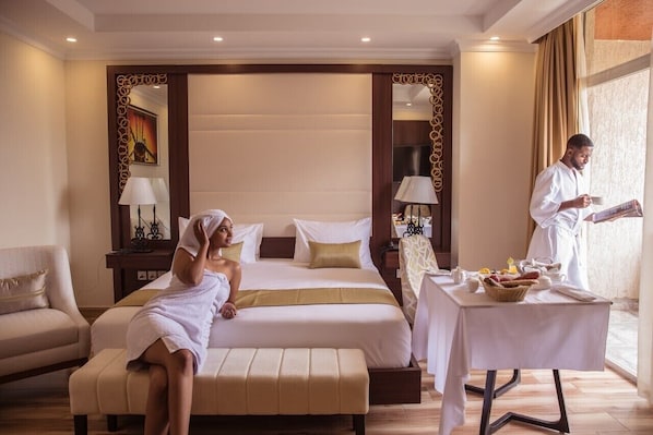 Deluxe tweepersoonskamer, balkon, uitzicht op stad | Een kluis op de kamer, geluiddichte muren, gratis wifi