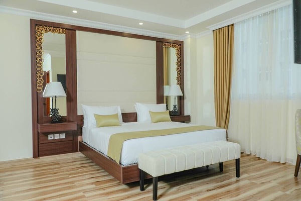 Deluxe tweepersoonskamer, balkon, uitzicht op stad | Een kluis op de kamer, geluiddichte muren, gratis wifi