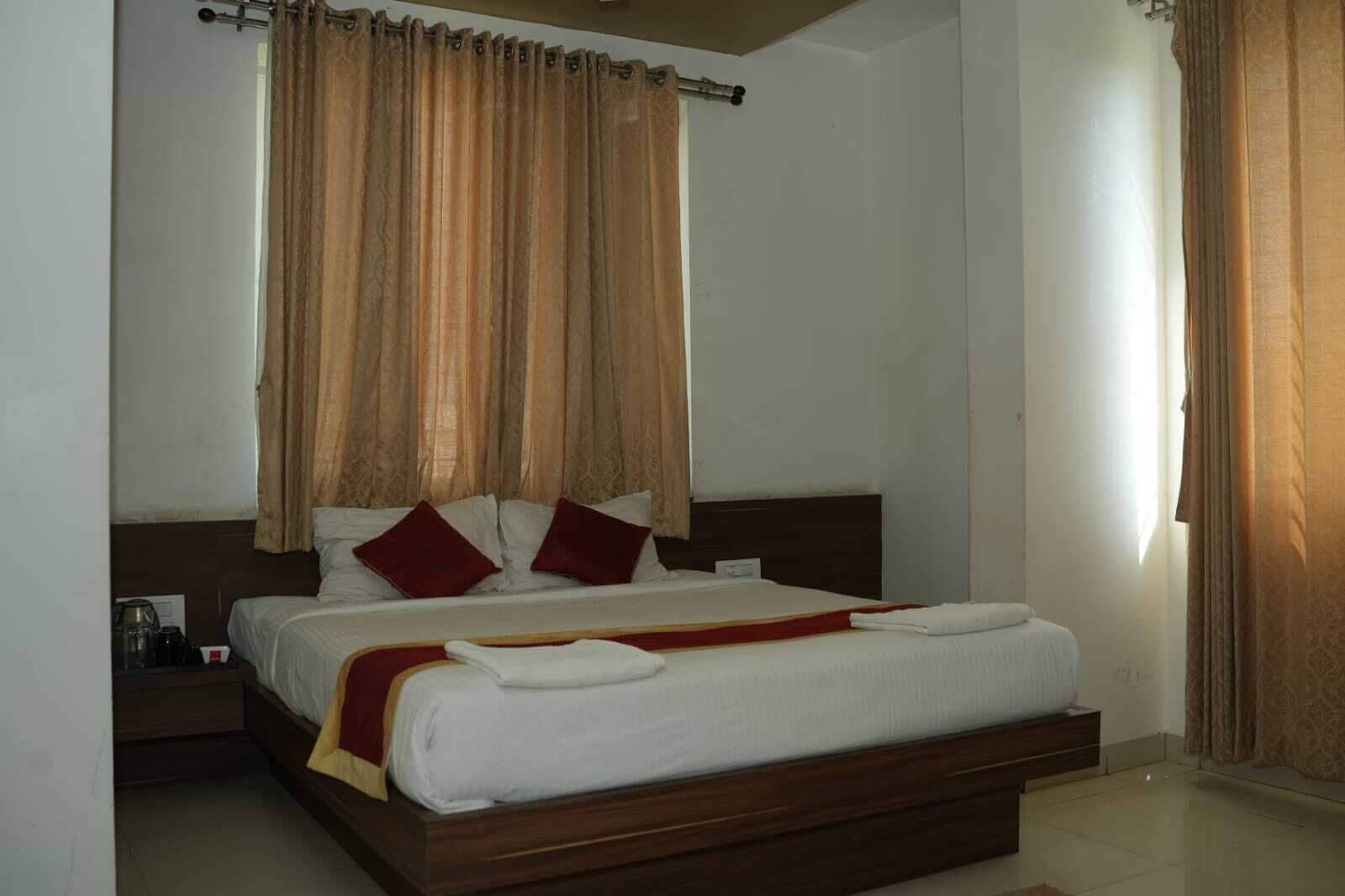 ベーシック スイート | デスク、WiFi (無料)