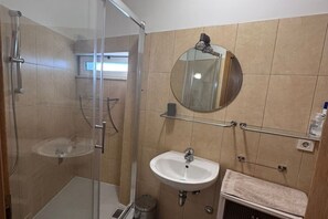 Shower, hair dryer - Apartment Centar - Three Bedroom Apartment (Ploce)