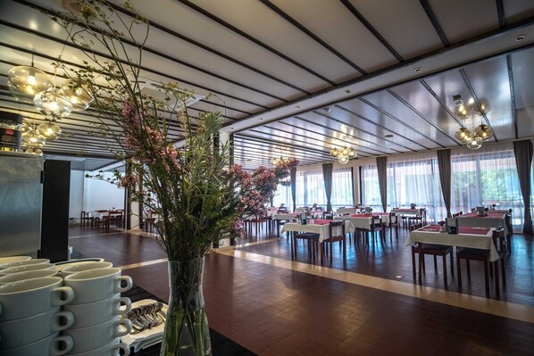 Dining - Hotel Issa - Double Room Park View (Vis)