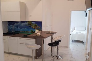 Kühlschrank, Ofen, Herdplatte, Geschirrspüler