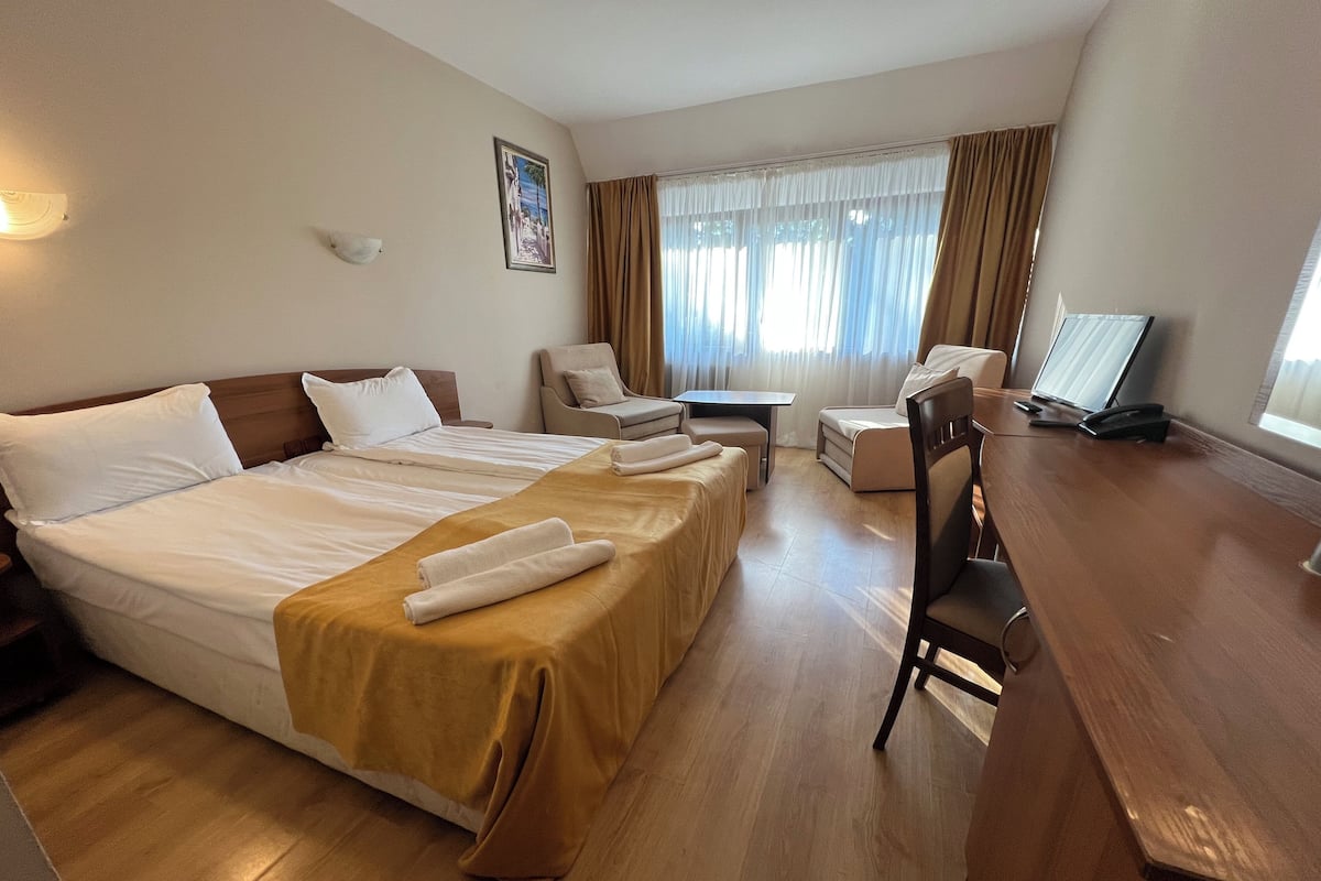 Double Room | Desk, free WiFi
