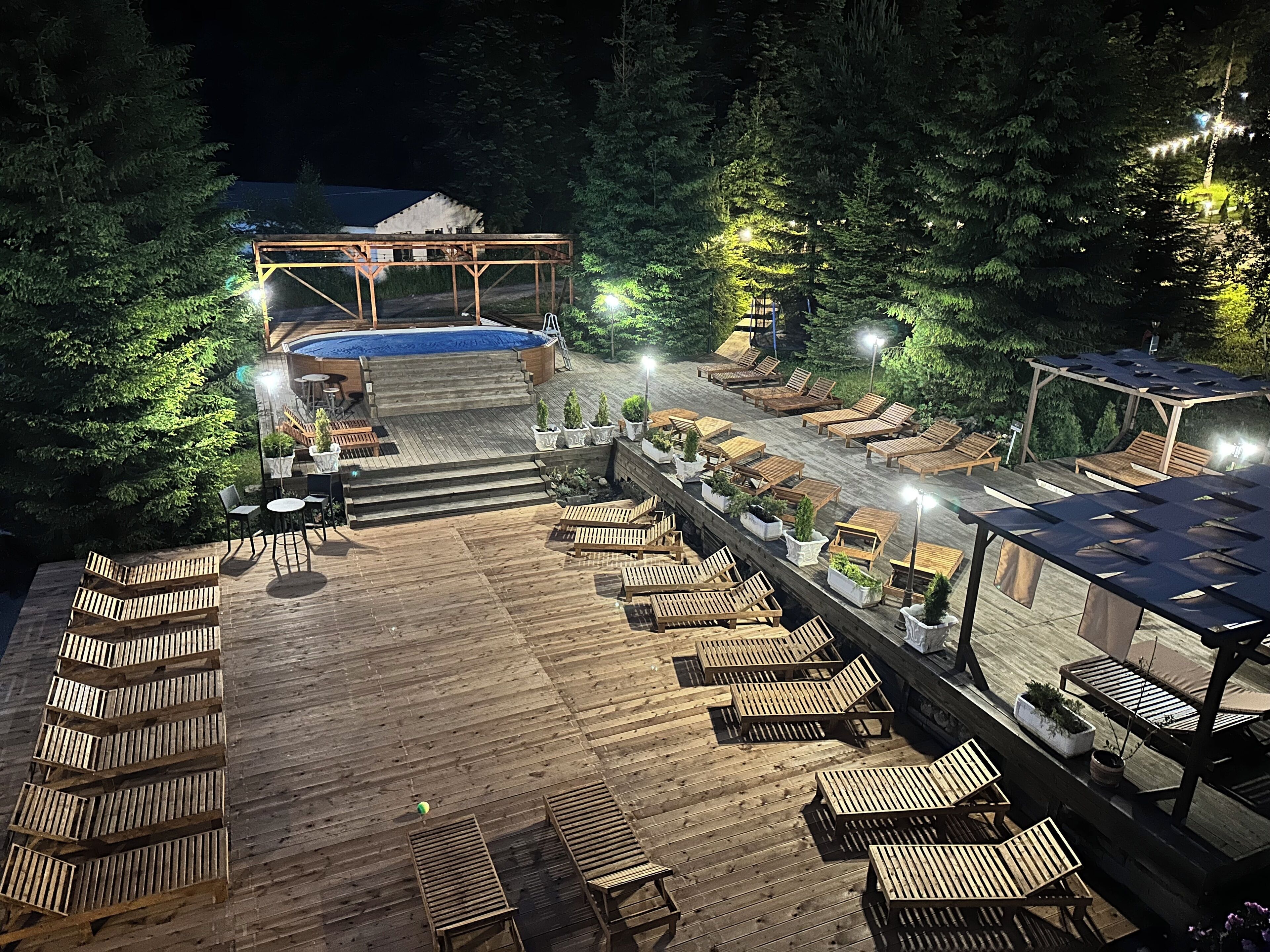 Sauna, hot tub, steam room, sports massages, massages