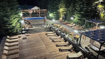Sauna, hot tub, steam room, sports massages, massages