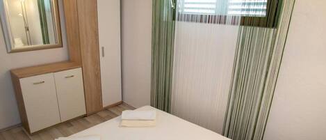 سرير سفر وواي فاي مجانًا