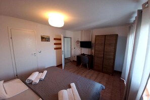 سرير سفر وواي فاي مجانًا