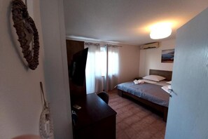 Travel cot, free WiFi - Pansion Stones Murter - Studio Apartment ( A4 ) (Murter)