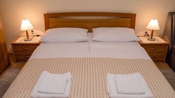 Travel crib, free WiFi