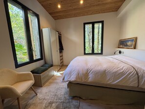 2 bedrooms, internet, bed sheets