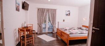 Mountain Serenity Rooms - Double Room with Balcony 3