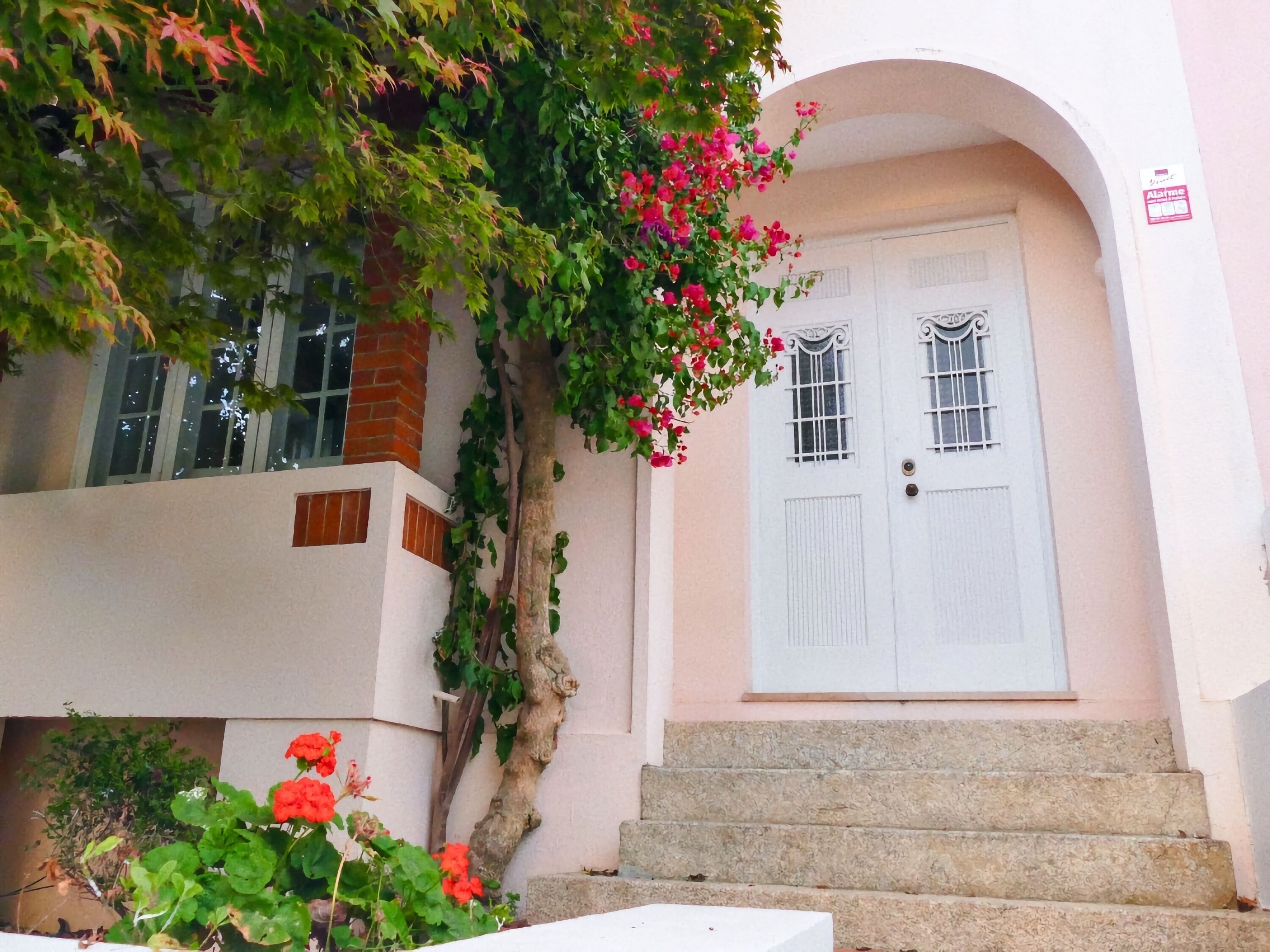 Entrada al alojamiento