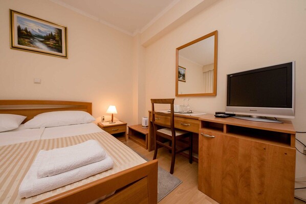 سرير سفر وواي فاي مجانًا