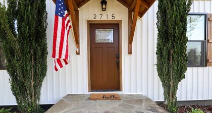 Luxury 3BR Getaway • Steps From the River access