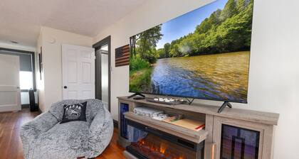 Luxury 3BR Getaway • Steps From the River access