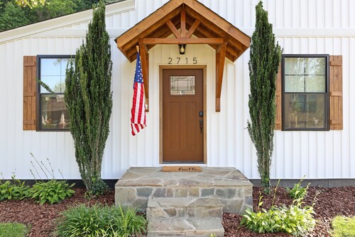 Luxury 3BR Getaway • Steps From the River access