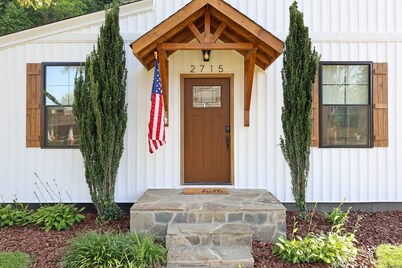 Luxury 3BR Getaway • Steps From the River access