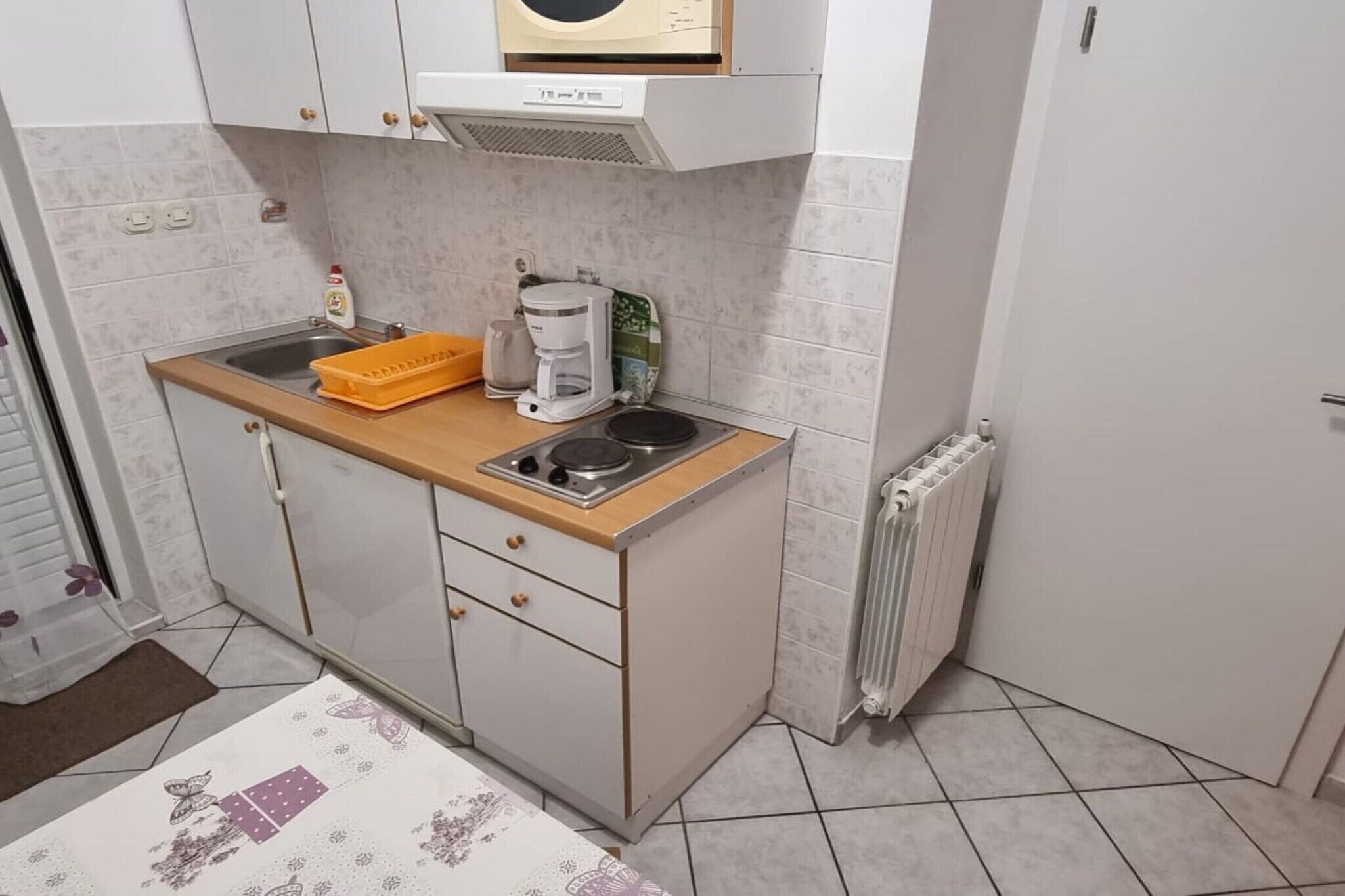 Fridge, microwave, stovetop, coffee/tea maker