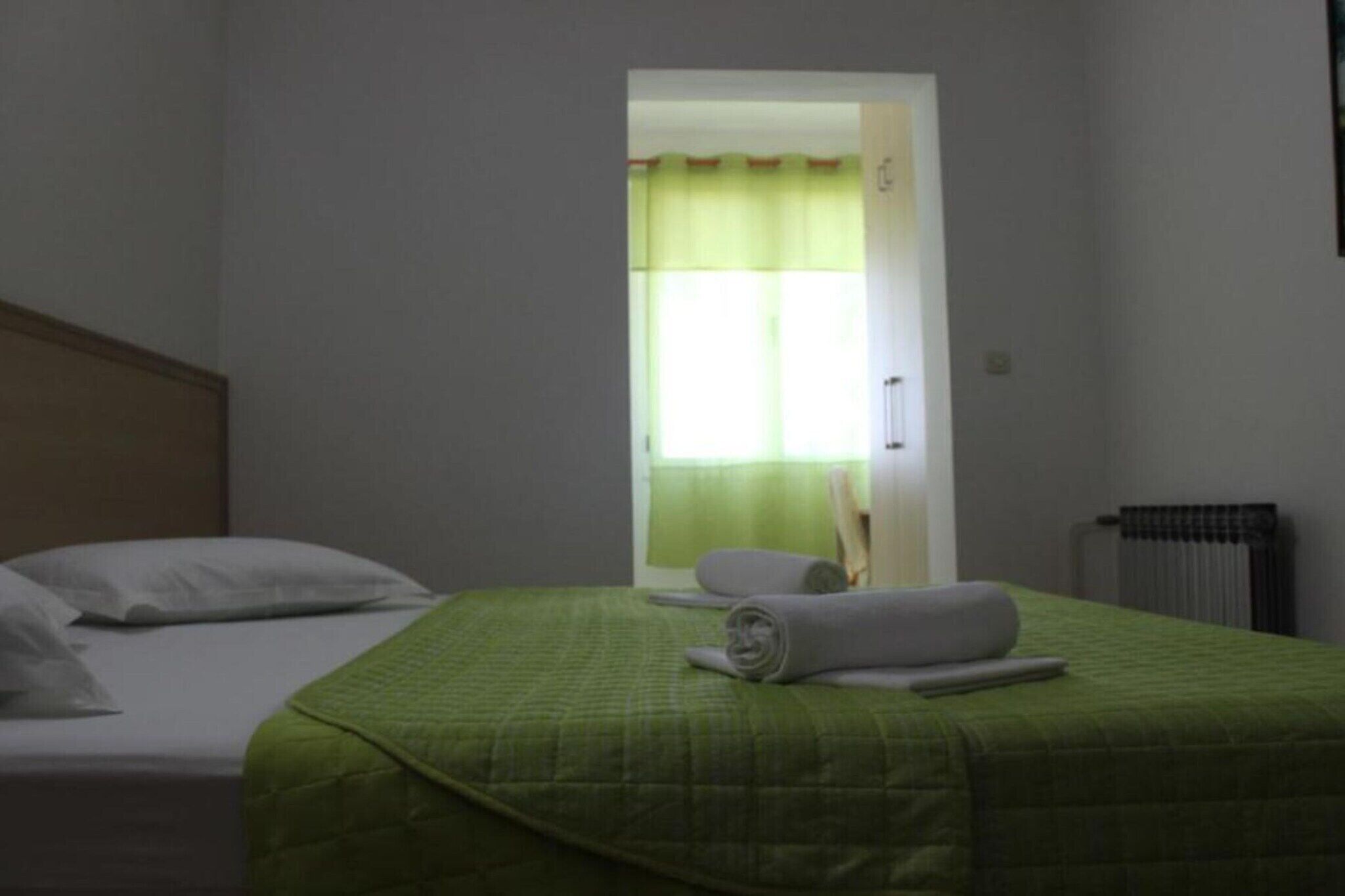 1 bedroom, travel cot, free WiFi