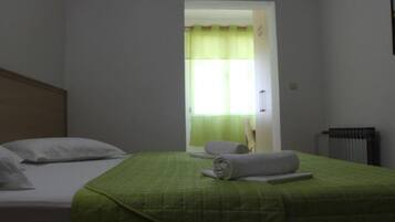 1 bedroom, travel cot, free WiFi