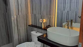 วิลล่าสำหรับครอบครัว, วิวสระว่ายน้ำ | ห้องน้ำ | ไดร์เป่าผม, ผ้าเช็ดตัว, สบู่, ยาสระผม