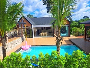 Outdoor pool - Naisuan villa (Trang)
