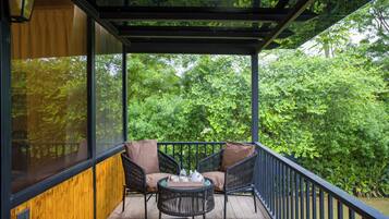 Deluxe Cottage | Balcony