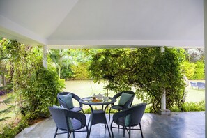 Luxury Villa | Terrace/patio