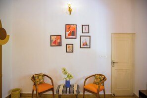 Free WiFi, bed sheets