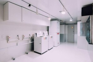 Room - Minimalist Loft 5: Namba Compact Studio & 24/7 Gym (Osaka)