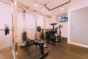Fitness facility - Minimalist Loft 5: Namba Compact Studio & 24/7 Gym (Osaka)
