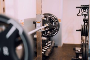 Fitness facility - Minimalist Loft 5: Namba Compact Studio & 24/7 Gym (Osaka)