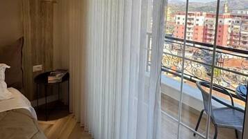 Deluxe Apartment, Balcony, City View | Soundproofing, iron/ironing board, free WiFi