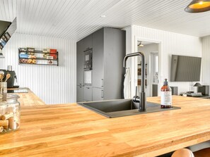 Réfrigérateur, four à micro-ondes, lave-vaisselle