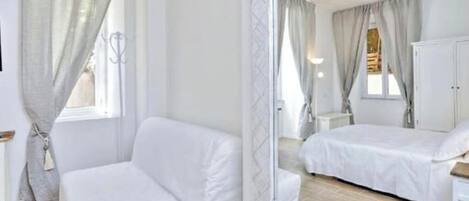 2 bedrooms, iron/ironing board, Internet, bed sheets