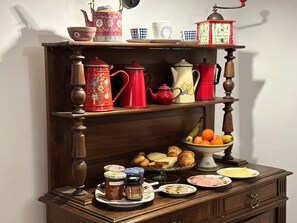 Free daily local cuisine breakfast - La Bonne Auberge (Frayssinet)