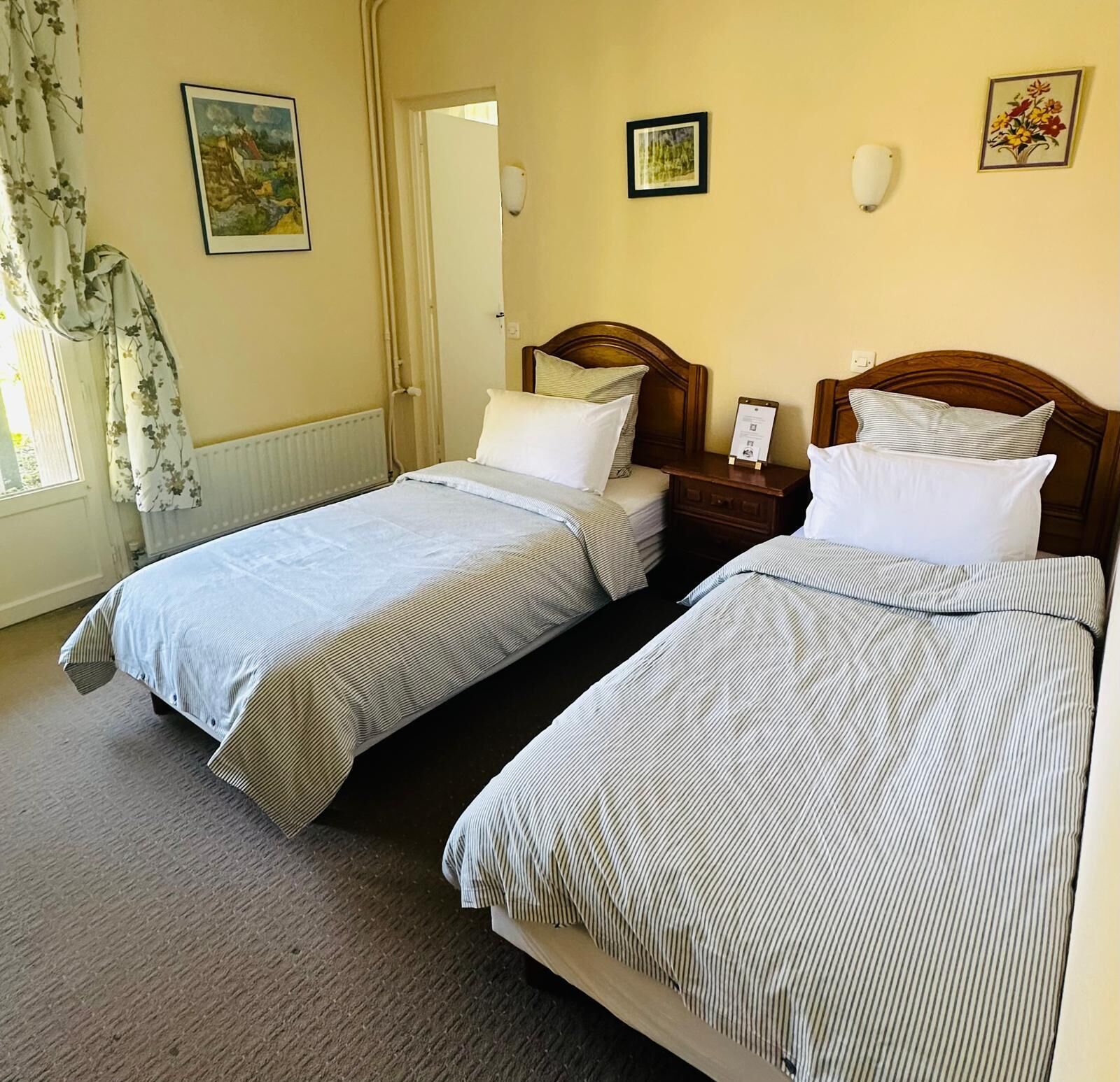 Deluxe Room, 2 Single Beds, Non Smoking, Pool View | Free WiFi, bed sheets